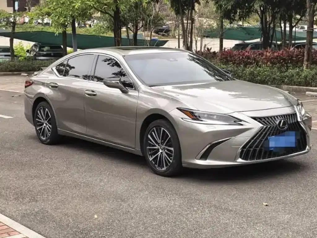 Lexus ES 2022 300h Premium Edition — миниатюра 3