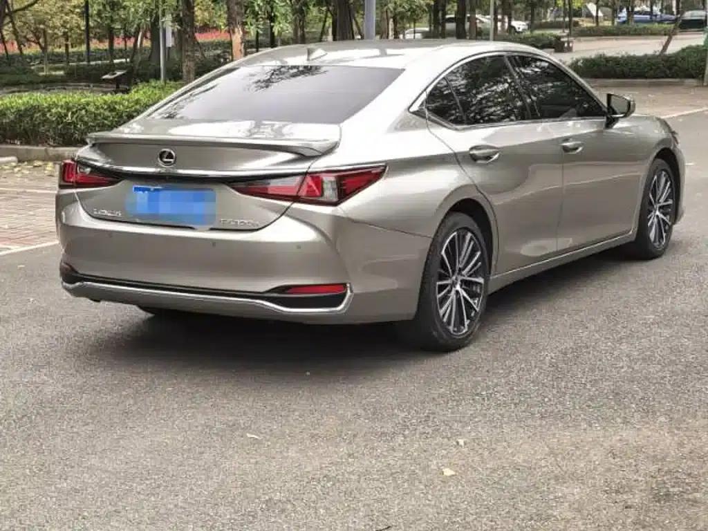 Lexus ES 2022 300h Premium Edition — миниатюра 6