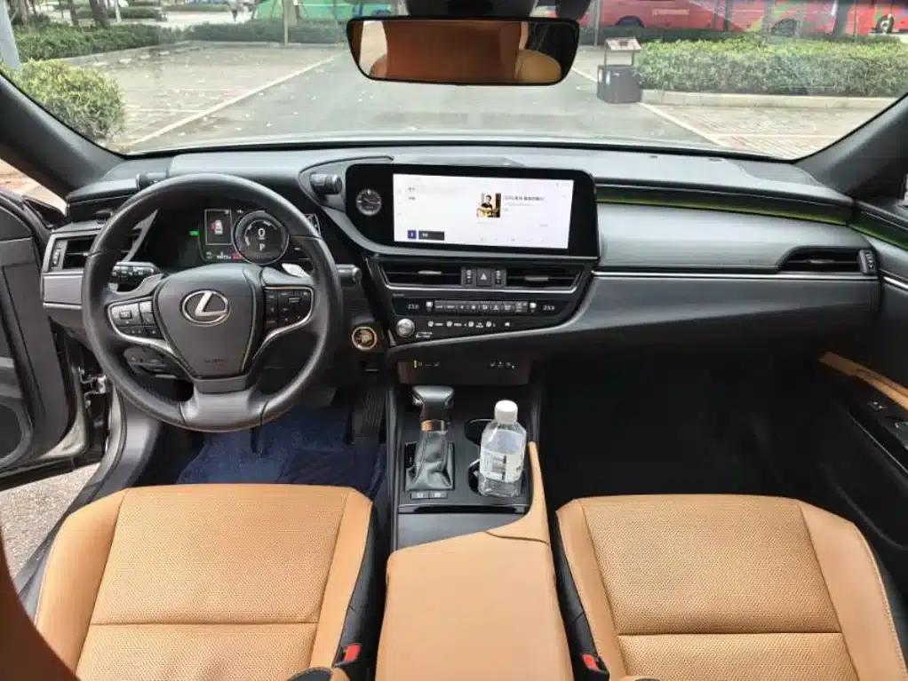 Lexus ES 2022 300h Premium Edition — миниатюра 9