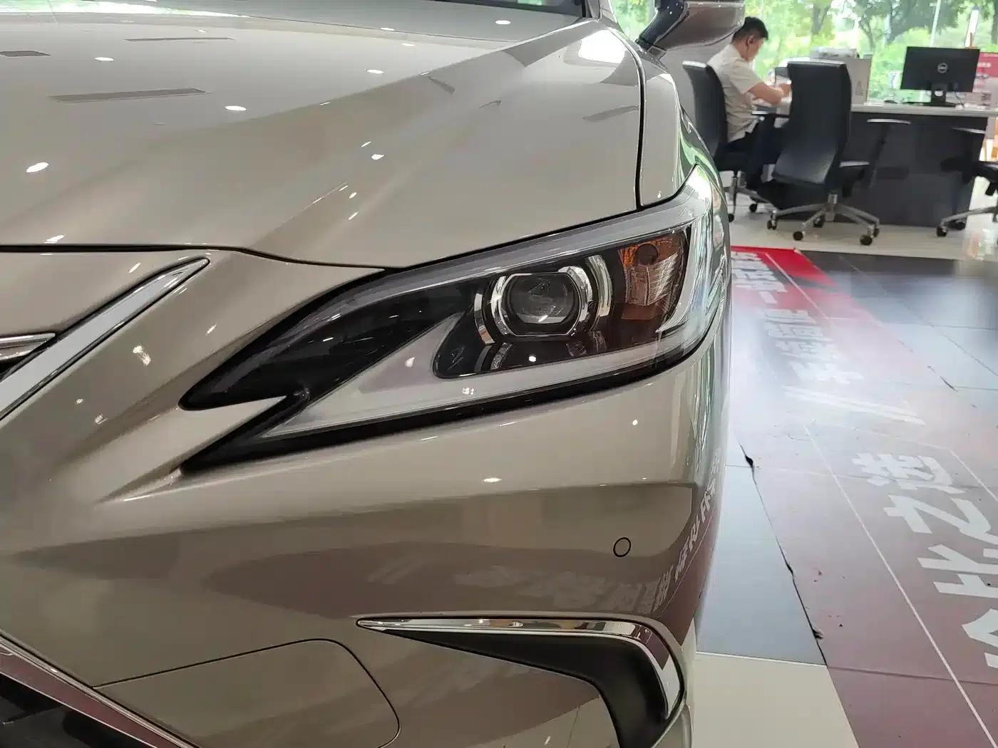 Lexus ES 2022 200 Premium Edition — миниатюра 17
