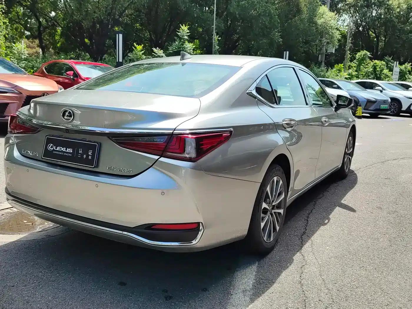 Lexus ES 2022 200 Premium Edition — миниатюра 8