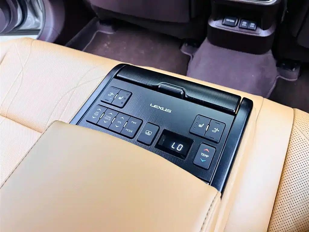 Lexus ES 2018 300h Executive Edition (China V emission standard) — миниатюра 17