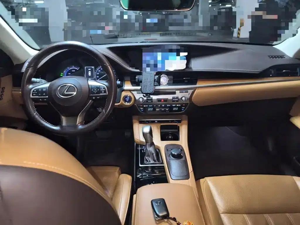Lexus ES 2015 300h Luxury Edition — миниатюра 13