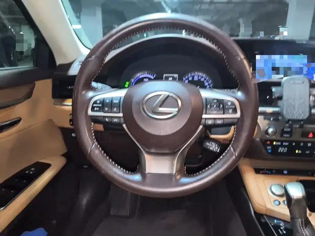 Lexus ES 2015 300h Luxury Edition — миниатюра 3