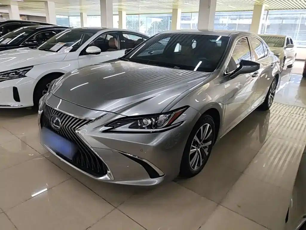 Lexus ES 2021 300h Premium Edition — миниатюра 1