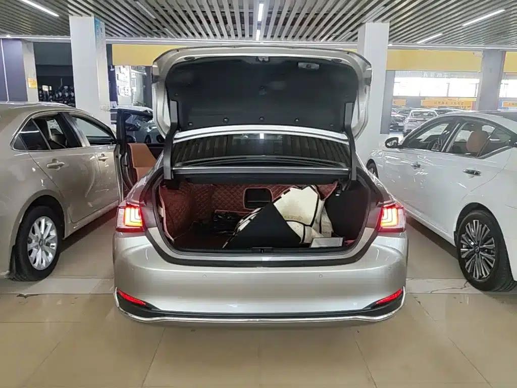 Lexus ES 2021 300h Premium Edition — миниатюра 19