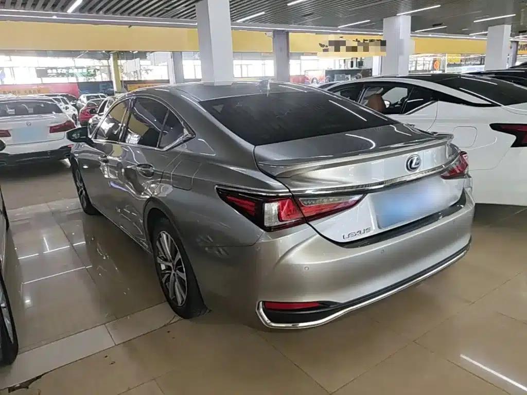 Lexus ES 2021 300h Premium Edition — миниатюра 5