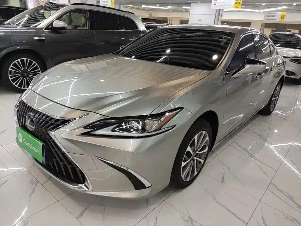 Lexus ES 2024 200 Premium Edition — миниатюра 2