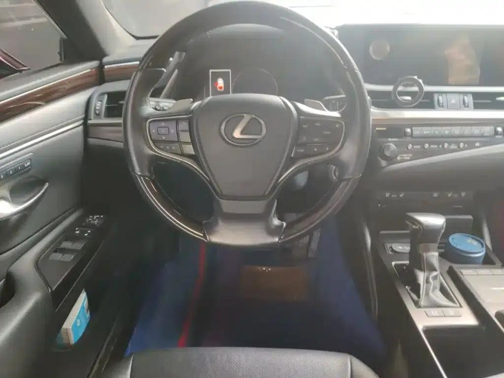Lexus ES 2018 200 Luxury Edition (China V emission standard) — миниатюра 3