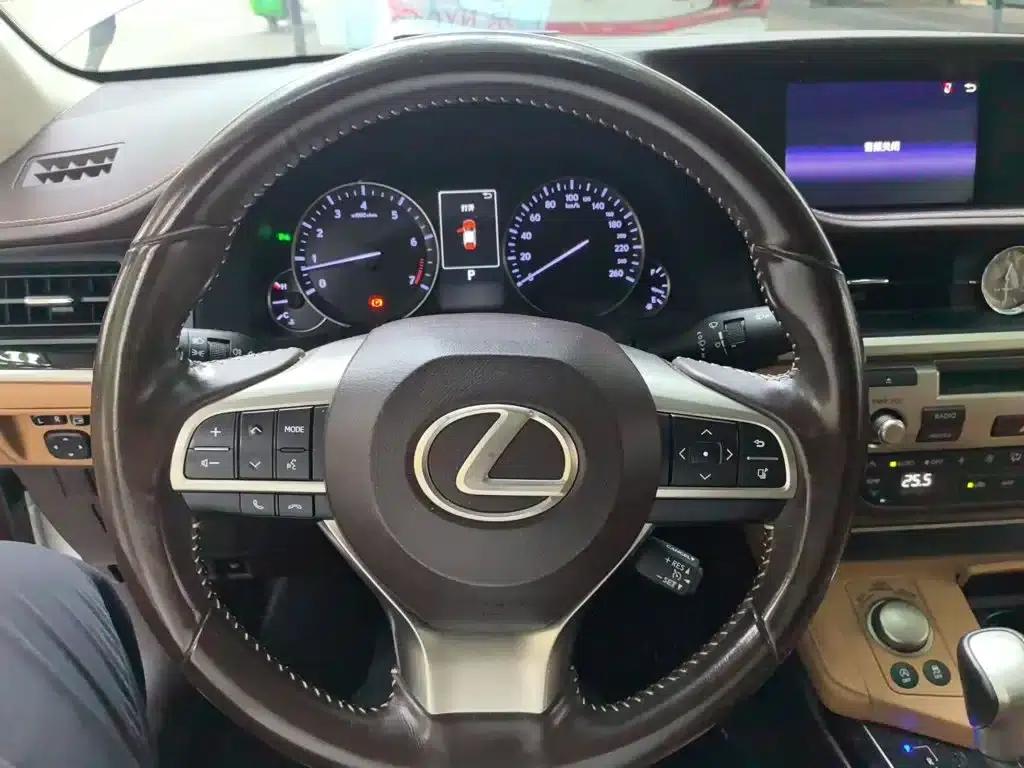Lexus ES 2015 200 Elite Edition — миниатюра 3