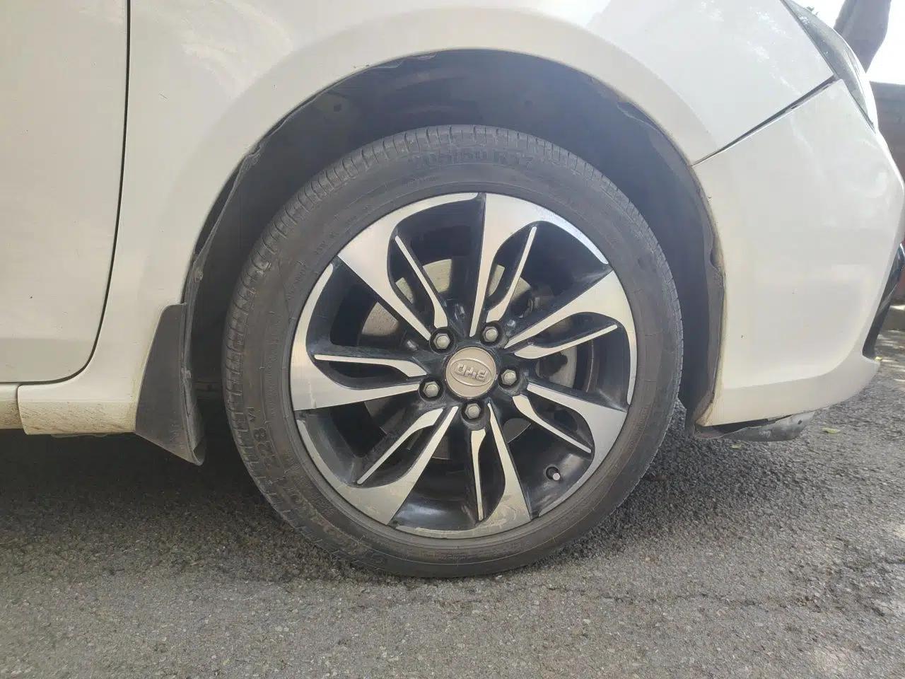 BYD Qin New Energy 2015 1.5T Dual-Crown Flagship Edition — миниатюра 8