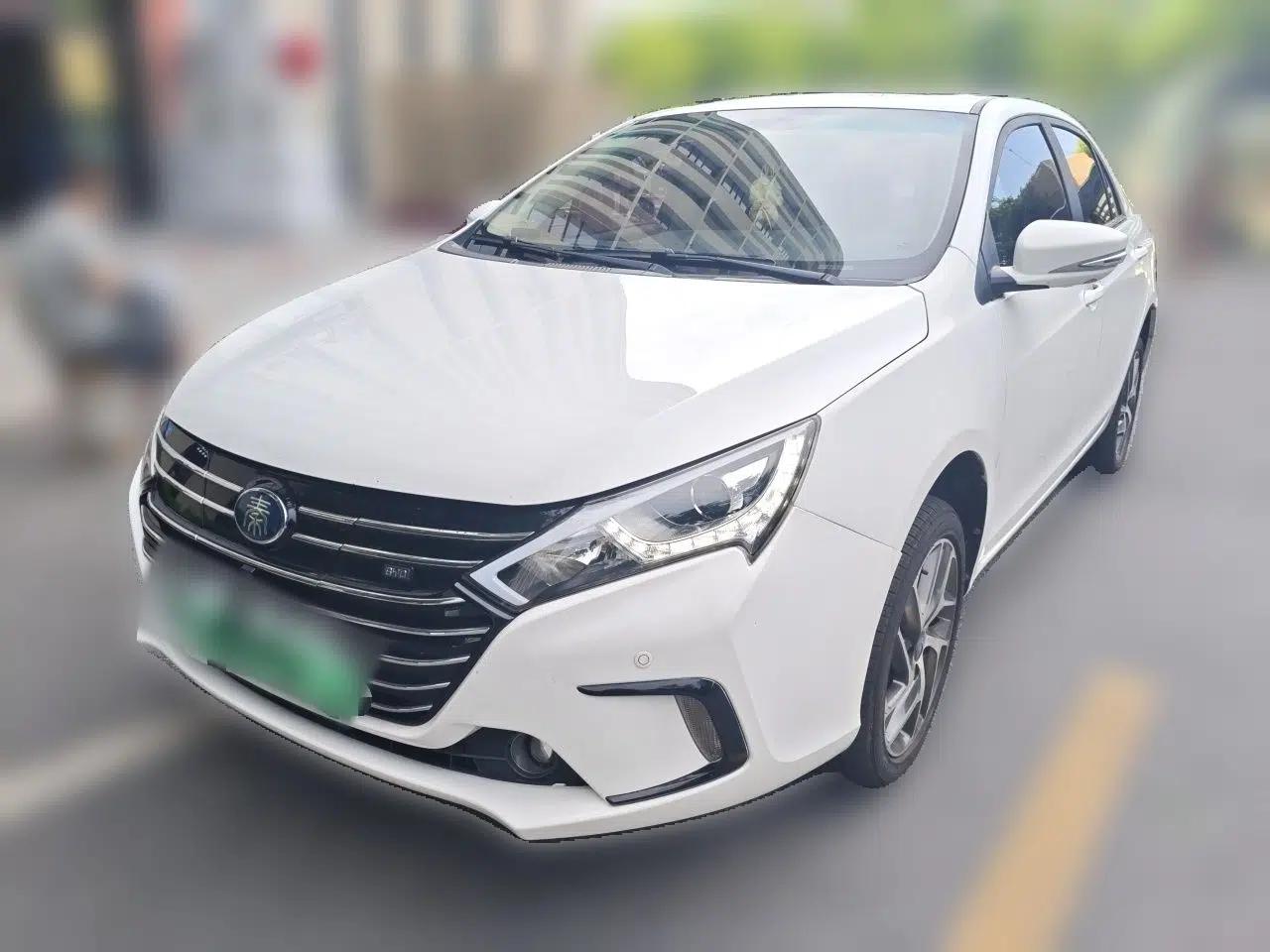 BYD Qin New Energy 2018 Qin EV450 Smart Connect Prestige Model — миниатюра 1