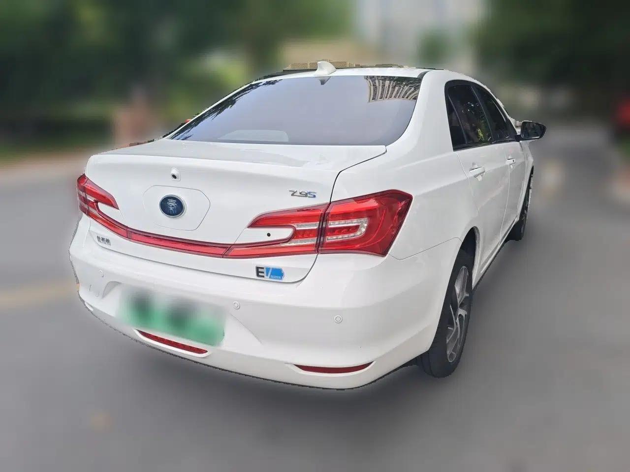 BYD Qin New Energy 2018 Qin EV450 Smart Connect Prestige Model — миниатюра 6