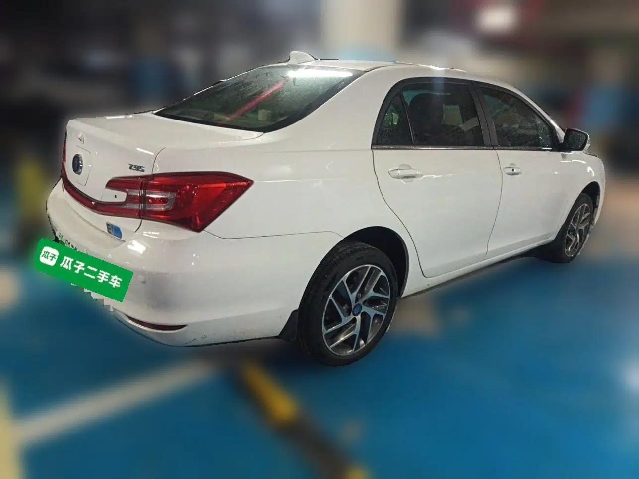 BYD Qin New Energy 2018 Qin EV450 Smart Connect Prestige Model — миниатюра 6