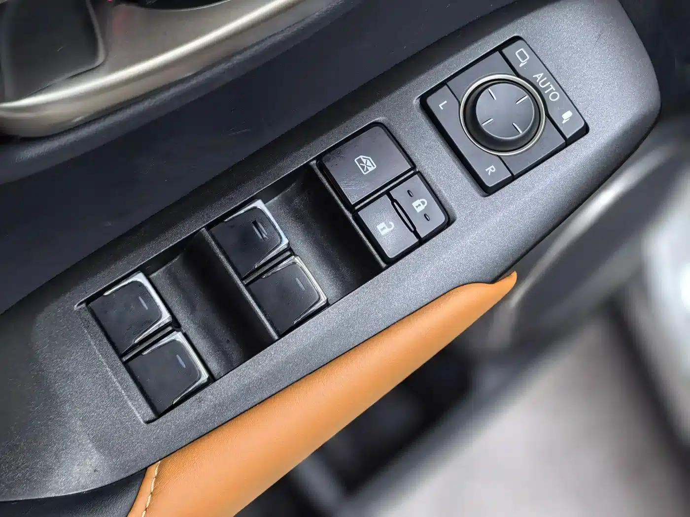 Lexus NX 2020 300h FWD Sport Edition (China VI Emission Standard) — миниатюра 22