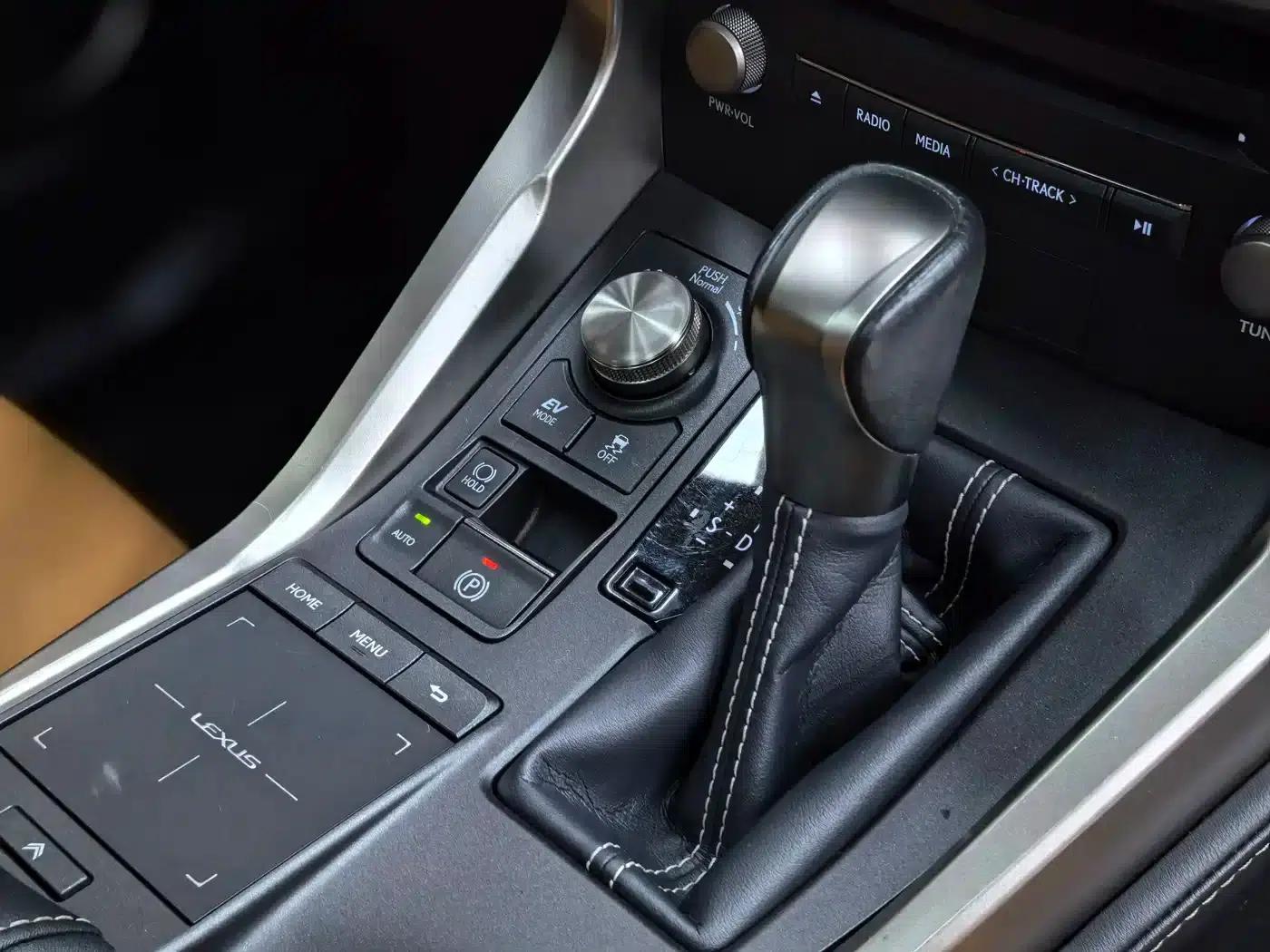 Lexus NX 2020 300h FWD Sport Edition (China VI Emission Standard) — миниатюра 26