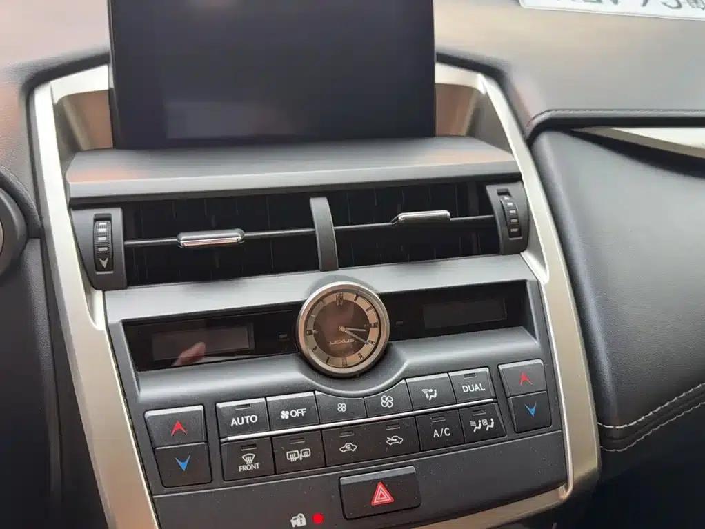 Lexus NX 2015 200t AWD Sport Edition — миниатюра 3