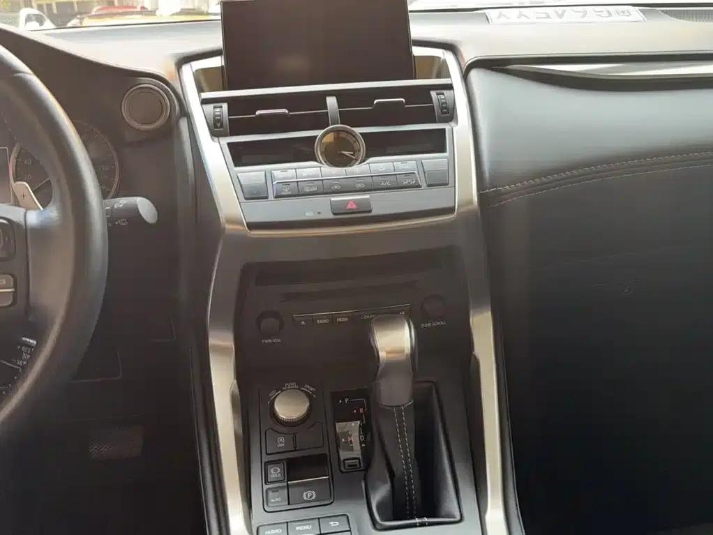 Lexus NX 2015 200t AWD Sport Edition — миниатюра 10