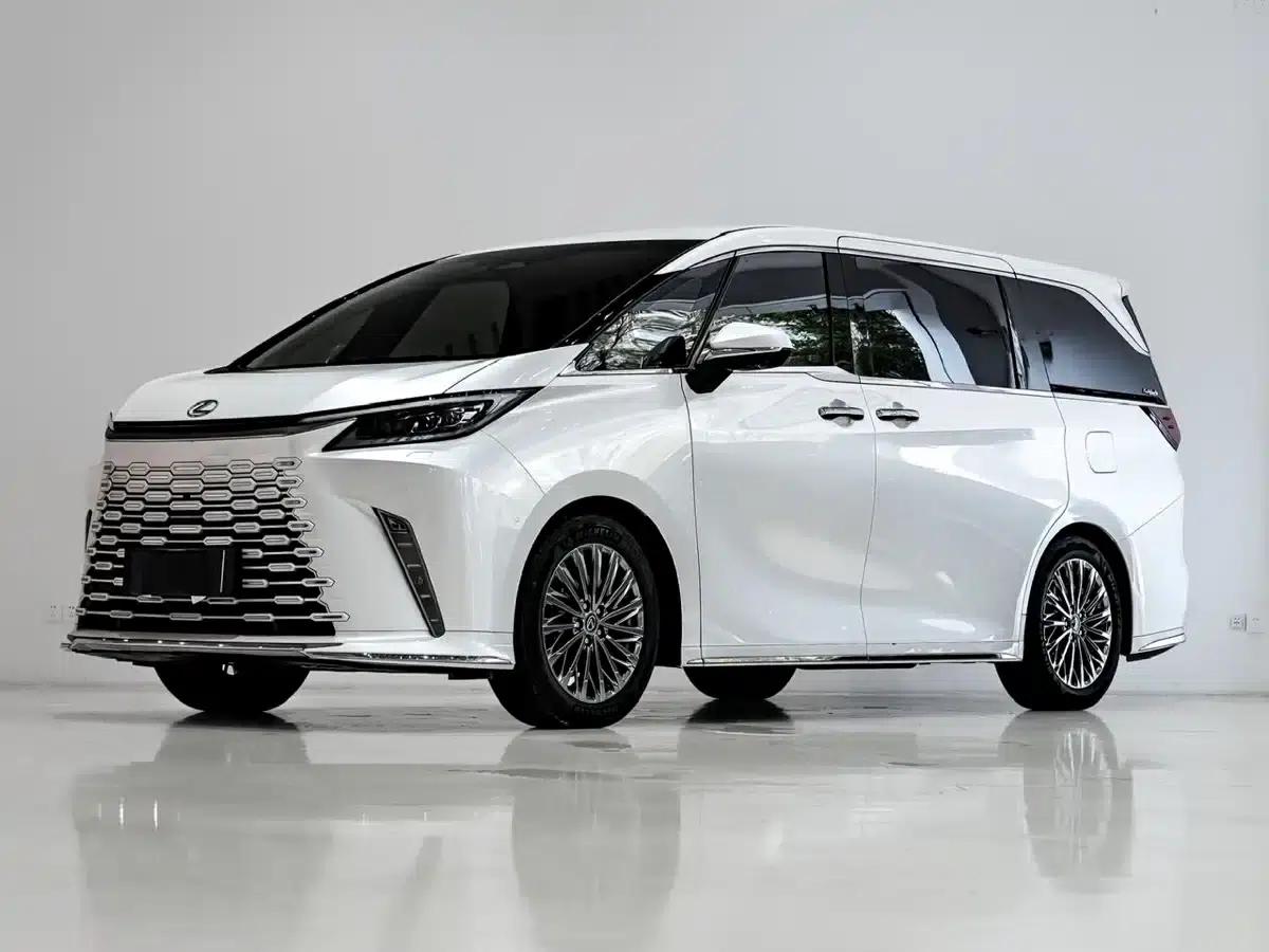 Lexus LM 500h 2025 Four-Seat Executive Edition — миниатюра 1