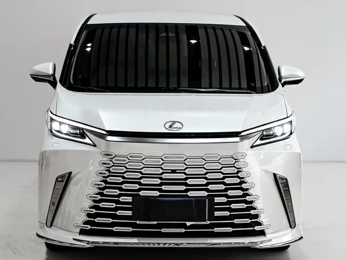 Lexus LM 500h 2025 Four-Seat Executive Edition — миниатюра 2