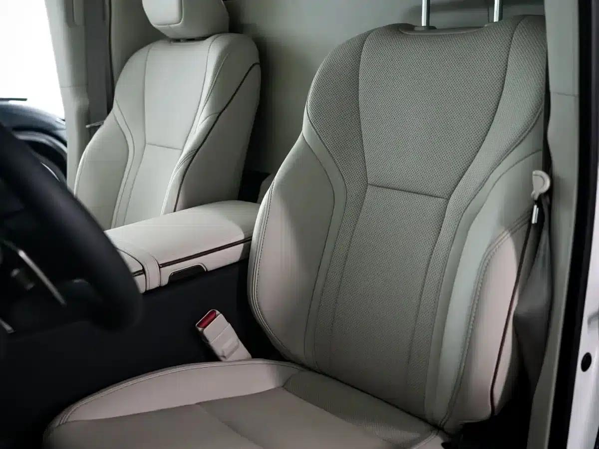 Lexus LM 500h 2025 Four-Seat Executive Edition — миниатюра 13