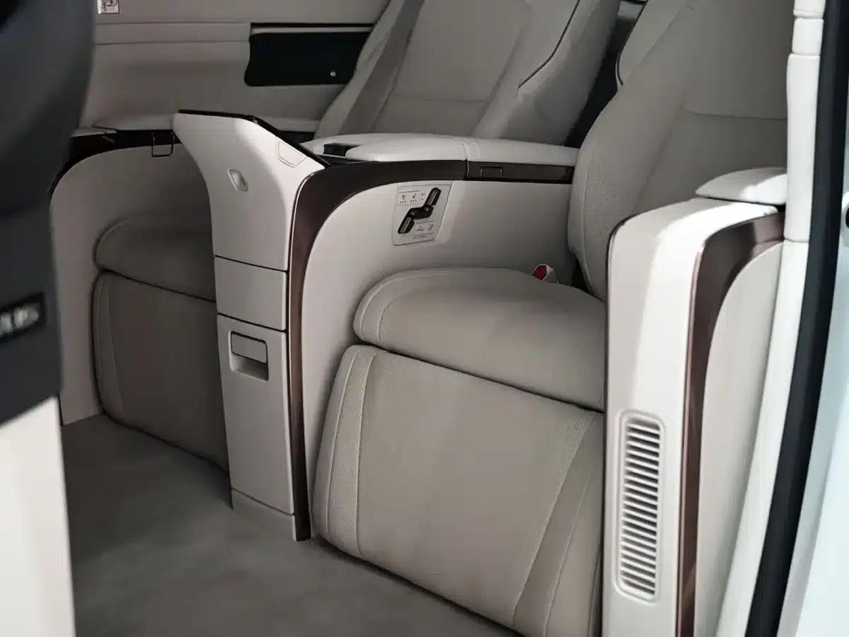 Lexus LM 500h 2025 Four-Seat Executive Edition — миниатюра 9