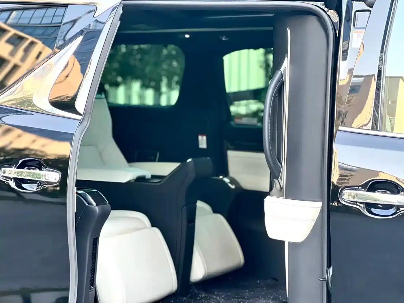 Lexus LM 2020 300h Four-Seat Executive Edition — миниатюра 11