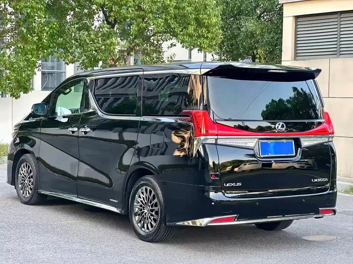 Lexus LM 2020 300h Four-Seat Executive Edition — миниатюра 4