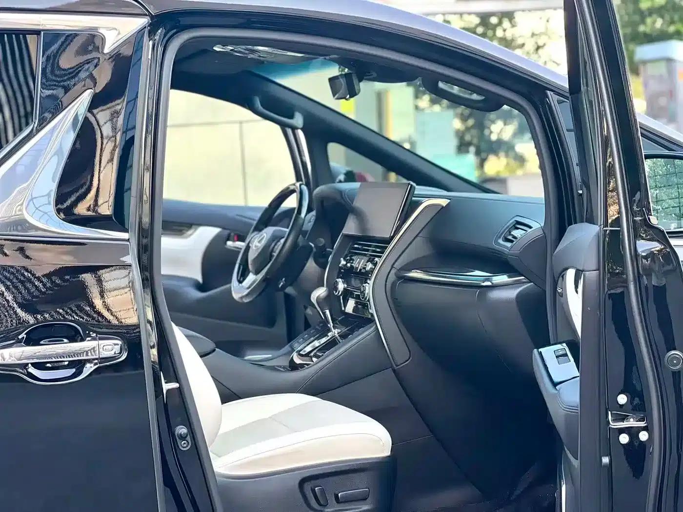 Lexus LM 2020 300h Four-Seat Executive Edition — миниатюра 9