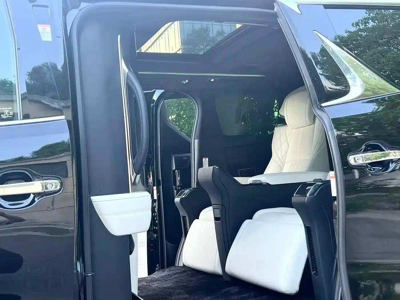 Lexus LM 2020 300h Four-Seat Executive Edition — миниатюра 10
