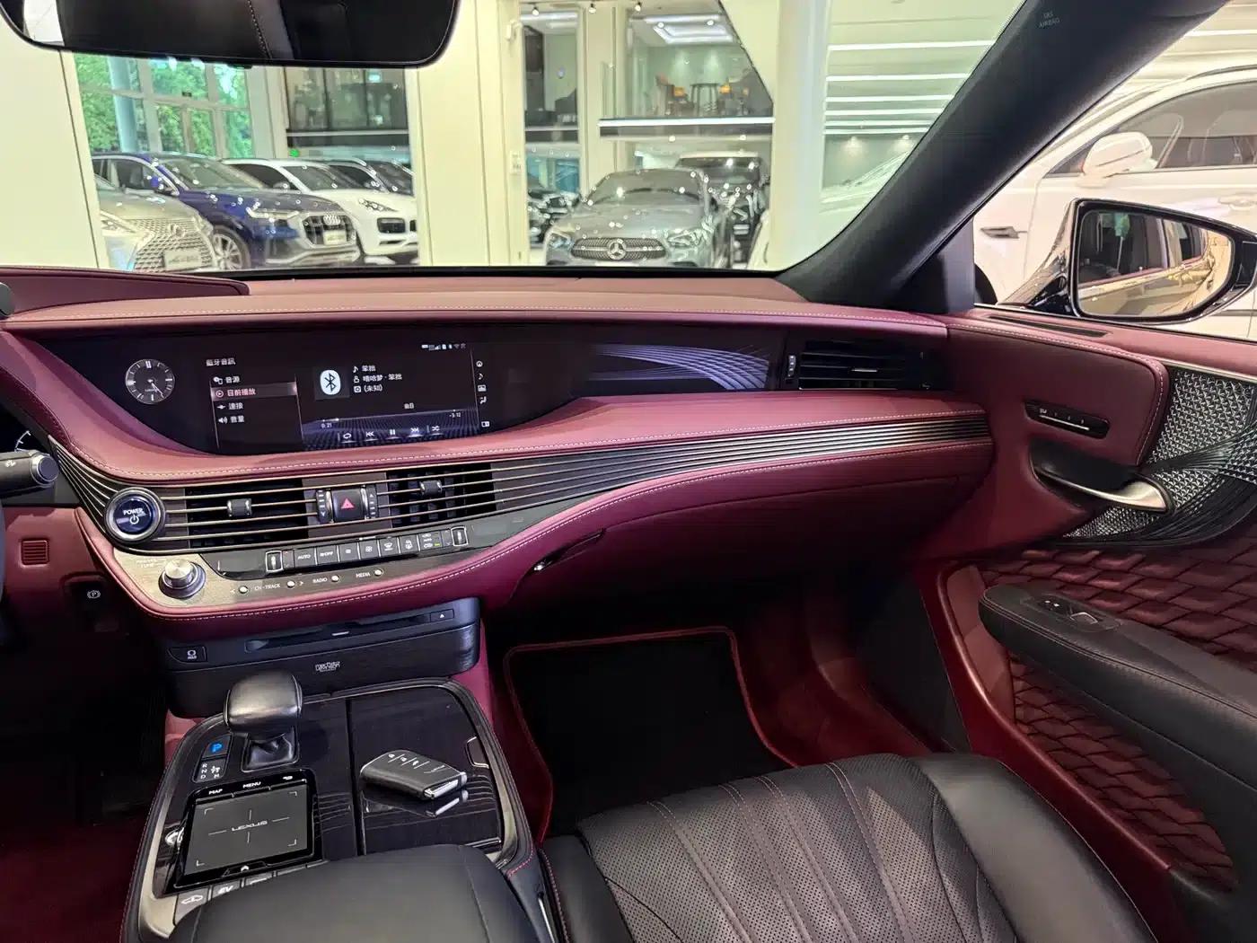 Lexus LS 2018 500h Executive Edition (China V emission standard) — миниатюра 17