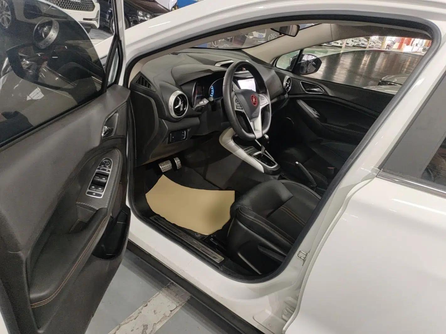 BYD Yuan 2017 1.5L Automatic Cool & Connected Model — миниатюра 18
