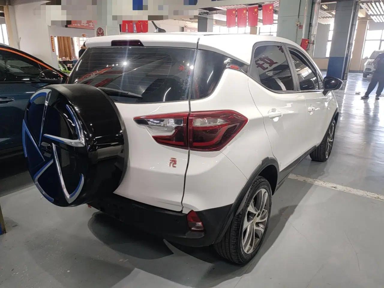 BYD Yuan 2017 1.5L Automatic Cool & Connected Model — миниатюра 6