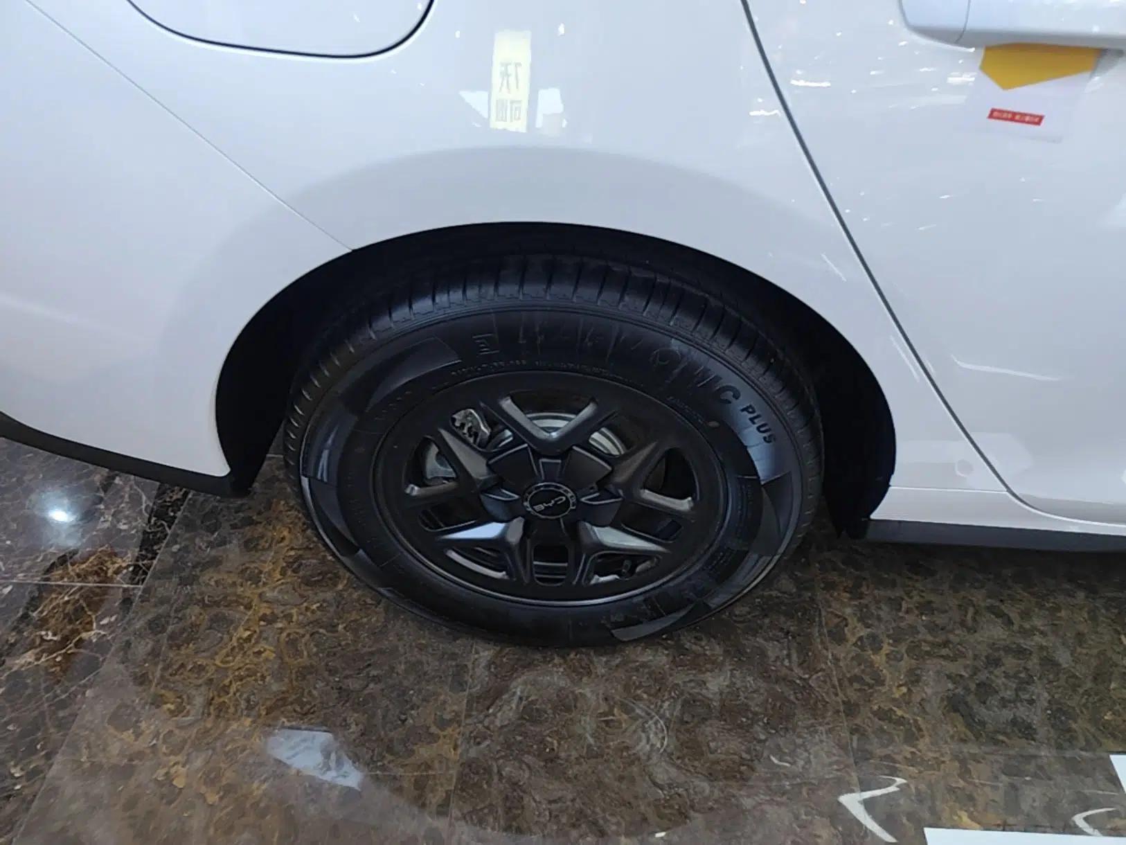 BYD Seal 05 DM-i 2026 DM-i 128KM Luxury Edition — миниатюра 11