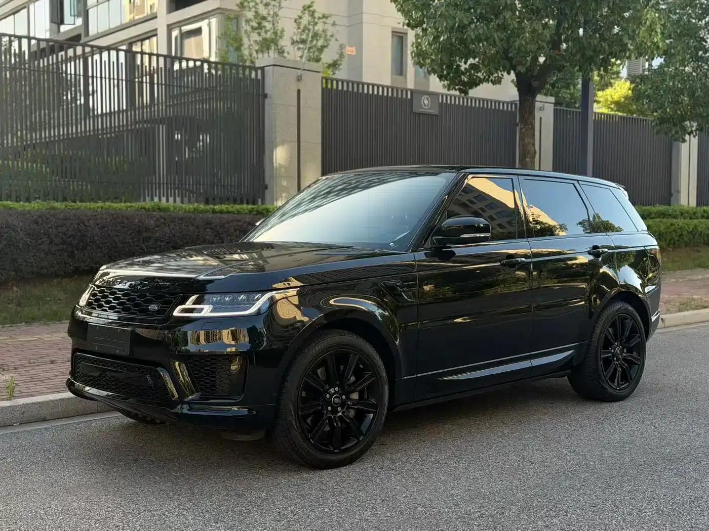 Range Rover Sport 2021 3.0 L6 Black Edition — миниатюра 1
