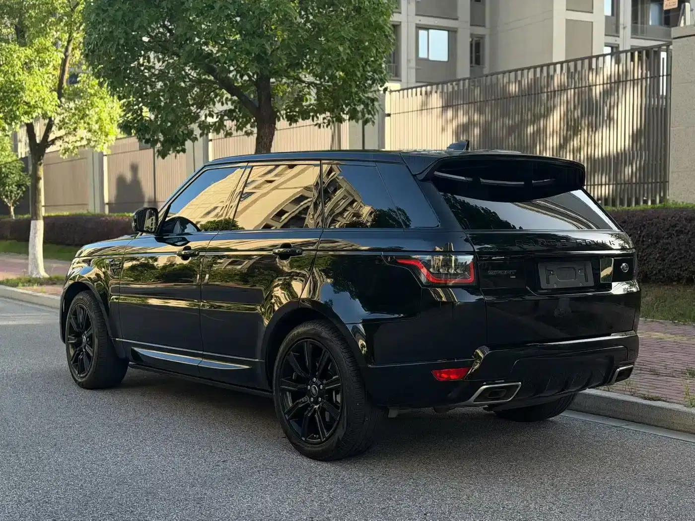 Range Rover Sport 2021 3.0 L6 Black Edition — миниатюра 11