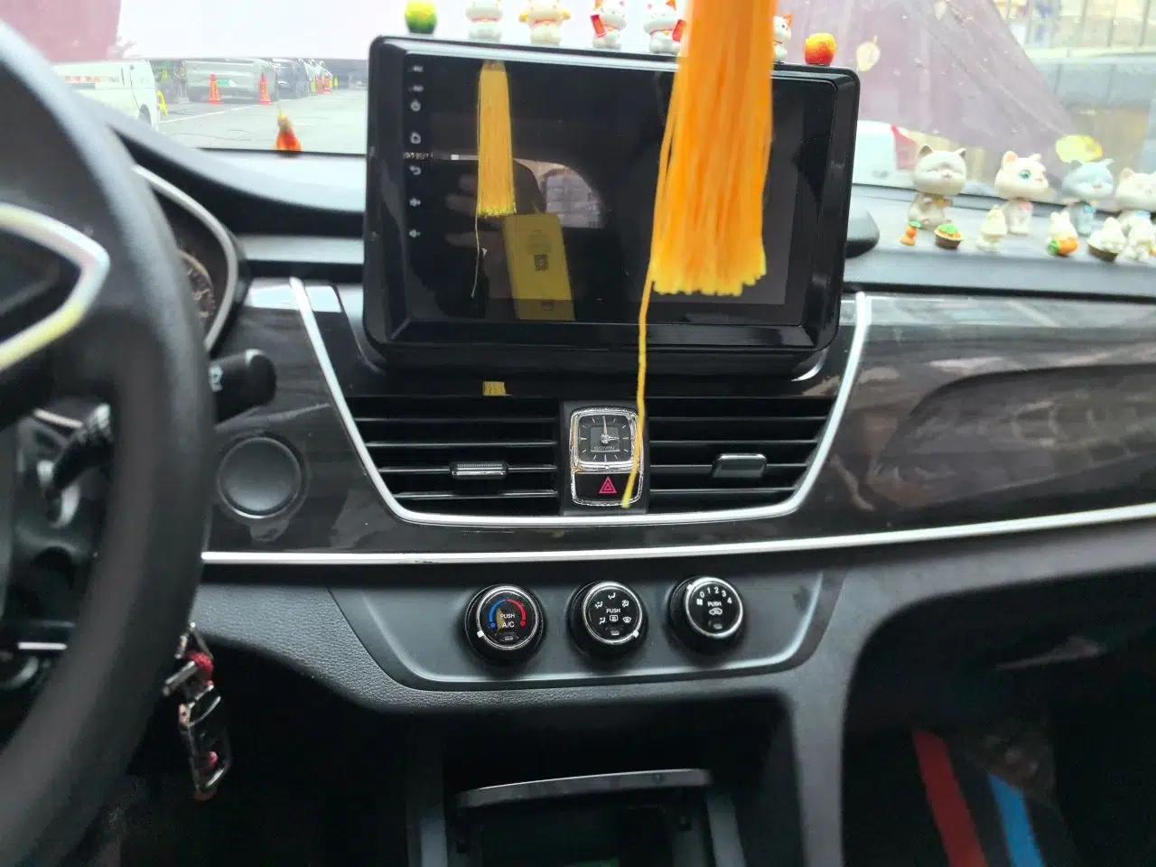 Baojun 560 2017 1.5T Manual Comfort Version 7 Seats — миниатюра 13