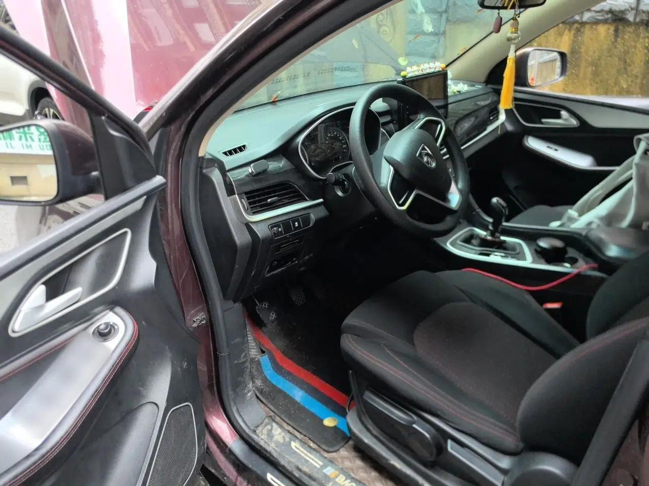 Baojun 560 2017 1.5T Manual Comfort Version 7 Seats — миниатюра 16