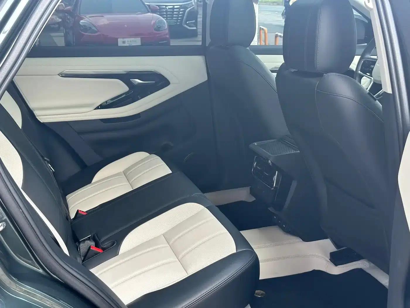 Range Rover Evoque 2022 Model: Evoque L 249PS R-Dynamic HSE Luxury Edition — миниатюра 17