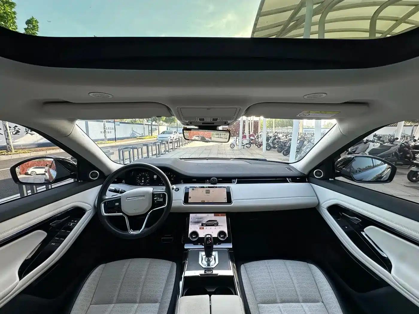 Range Rover Evoque 2021 Model: Evoque L 249PS R-Dynamic First Edition — миниатюра 11