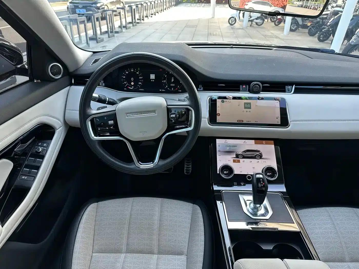 Range Rover Evoque 2021 Model: Evoque L 249PS R-Dynamic First Edition — миниатюра 15