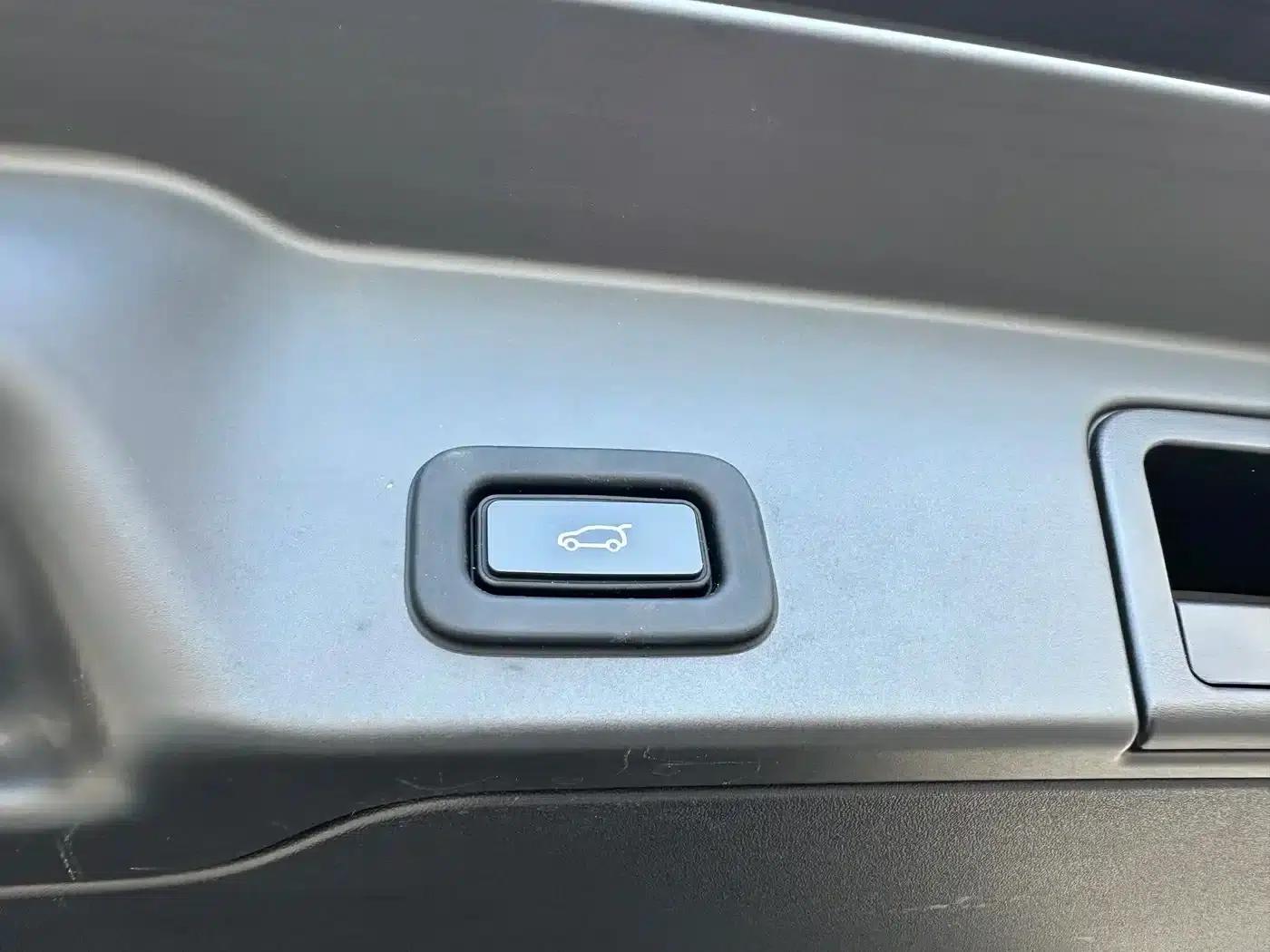Range Rover Evoque 2021 Model: Evoque L 249PS R-Dynamic First Edition — миниатюра 24