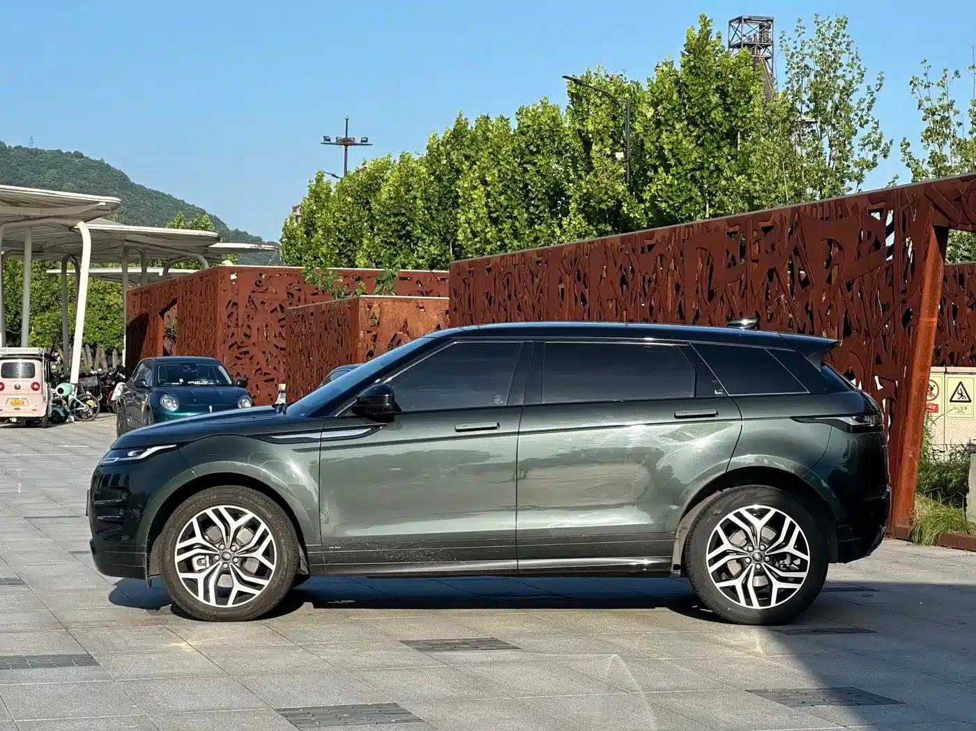 Range Rover Evoque 2021 Model: Evoque L 249PS R-Dynamic First Edition — миниатюра 4