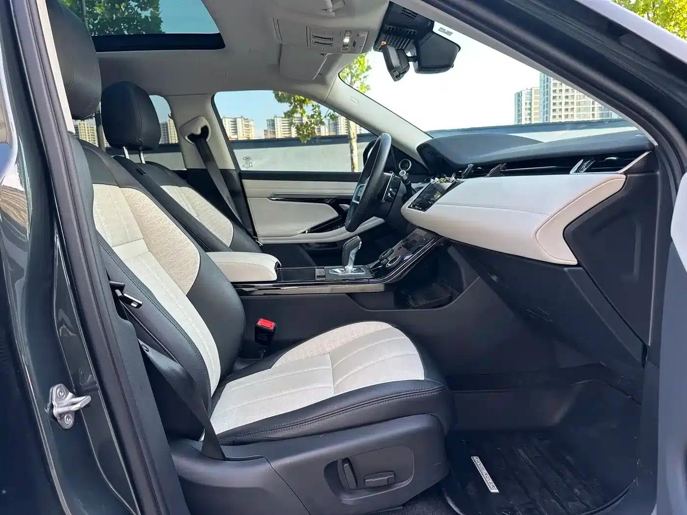 Range Rover Evoque 2021 Model: Evoque L 249PS R-Dynamic First Edition — миниатюра 10