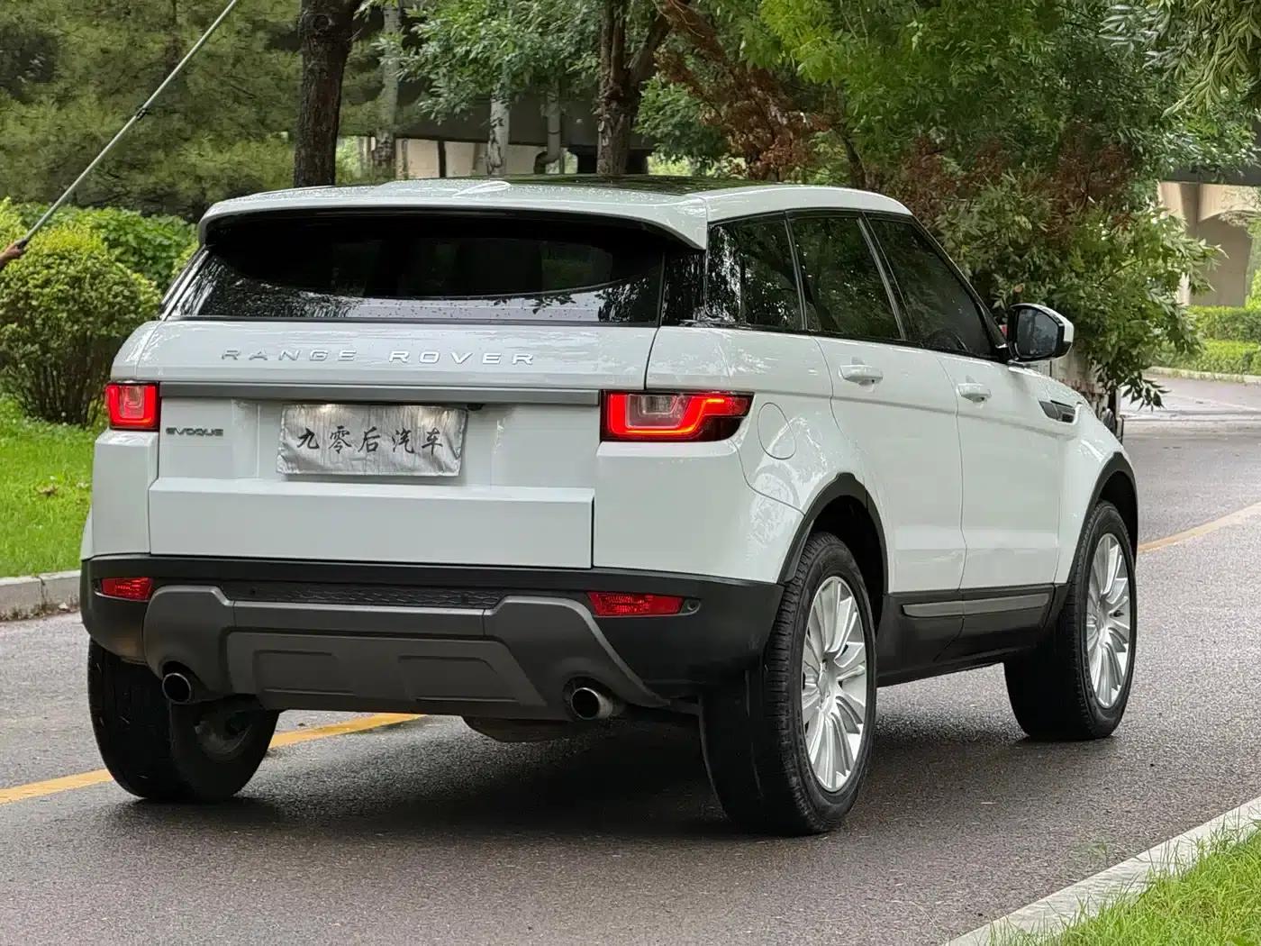 Range Rover Evoque 2016 2.0T SE Smart Edition — миниатюра 6