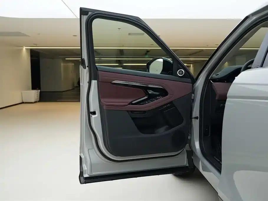Range Rover Evoque 2023 Model, Evoque L 249PS Luxury Edition — миниатюра 17