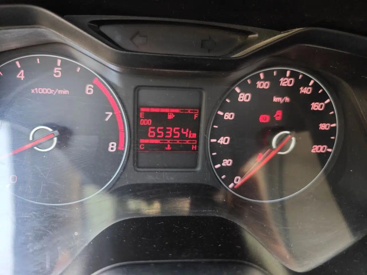 Baojun 310 2016 1.2L manual Comfort trim level — миниатюра 12