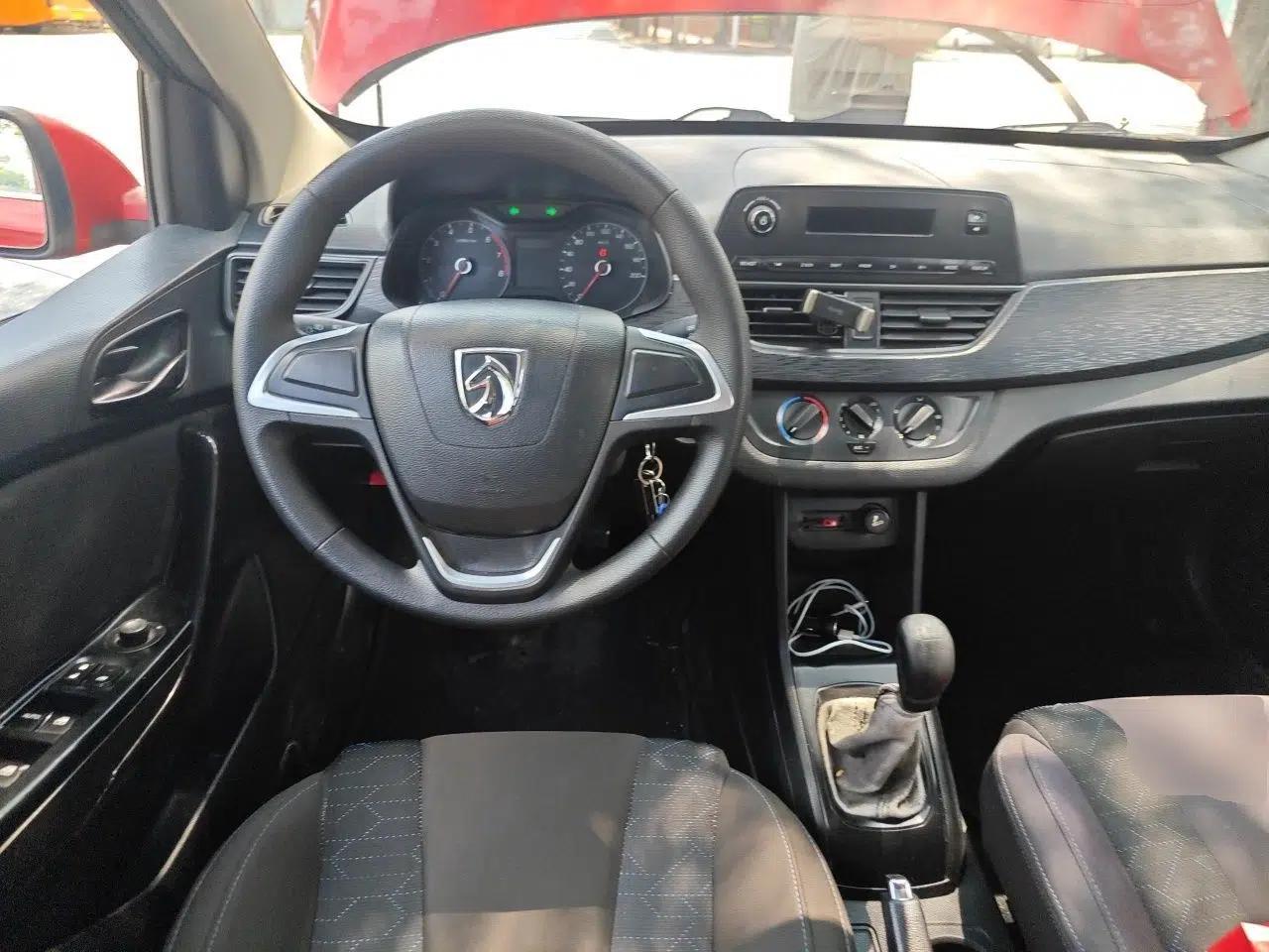 Baojun 310 2016 1.2L manual Comfort trim level — миниатюра 10