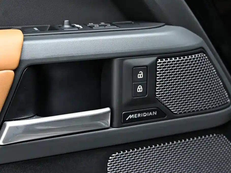 2024 Land Rover Defender 110 3.0T P400 X-DYNAMIC HSE — миниатюра 25