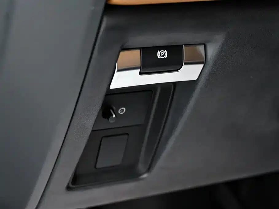 2024 Land Rover Defender 110 3.0T P400 X-DYNAMIC HSE — миниатюра 26